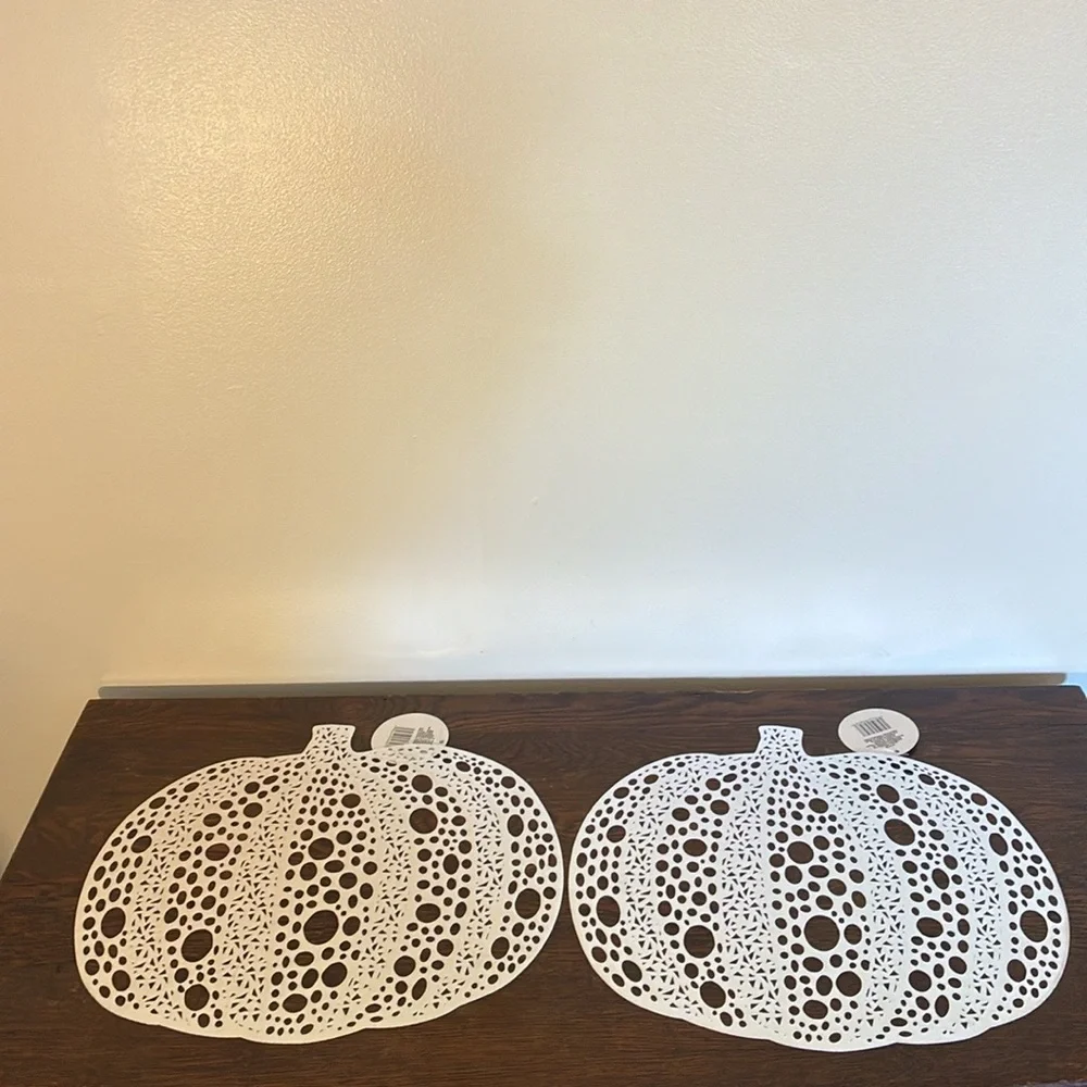 NWT- Set of 4- Gorgeous Metallic Silver Pumpkin Cutout Placemats 16x15